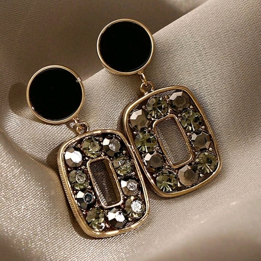 -Black Crystal rhinestone drop earring for woman
